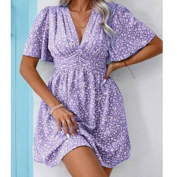 Plus Floral Print V neck Butterfly Sleeve Mini Dress - Picture 1 of 7
